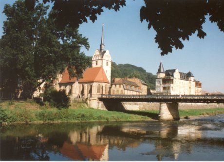 Blick auf Geraer Stadtteil Untermhaus mit Elsterbrücke und Marienkirche