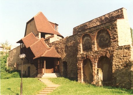 Teile der Stadtmauer und Pulverturm